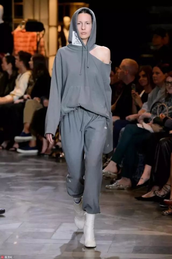 2025卫衣搭配女