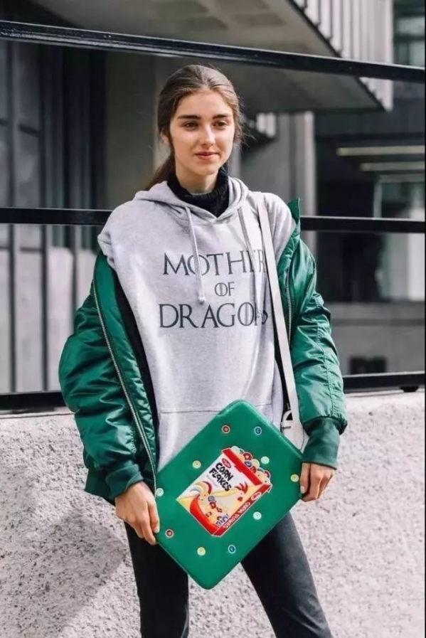 2025卫衣搭配女