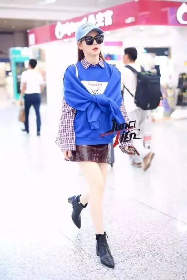 2025卫衣搭配女