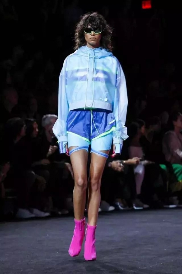 2025卫衣搭配女