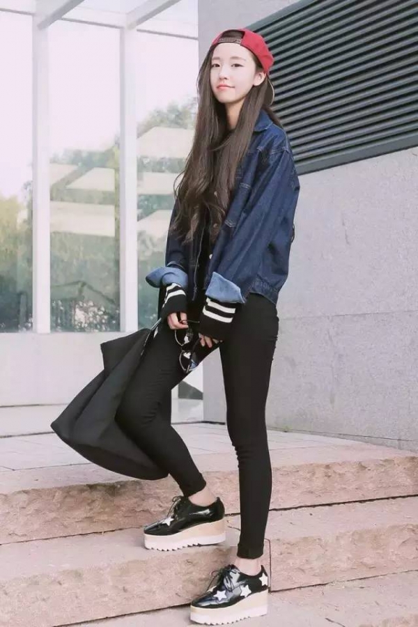 女生小脚裤搭配图片