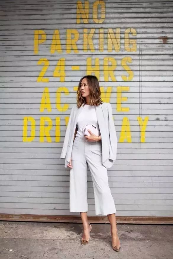 女人什么鞋子好搭配衣服