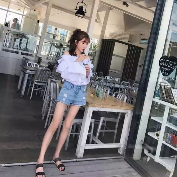 牛仔短裤搭配什么最合适