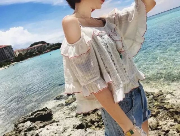 牛仔短裤搭配什么最合适