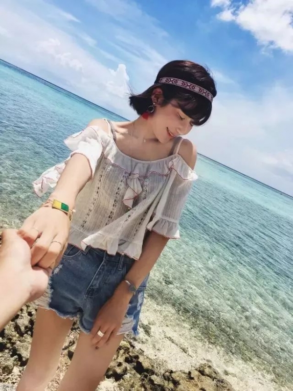 牛仔短裤搭配什么最合适