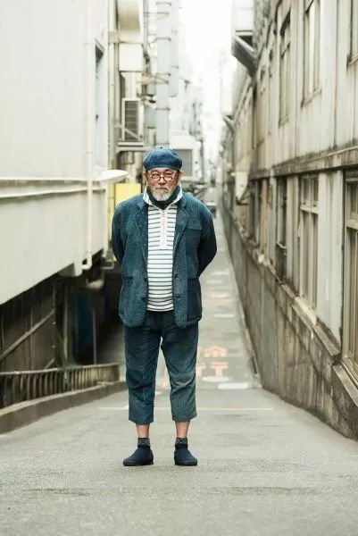 蓝色的衣服怎么搭配