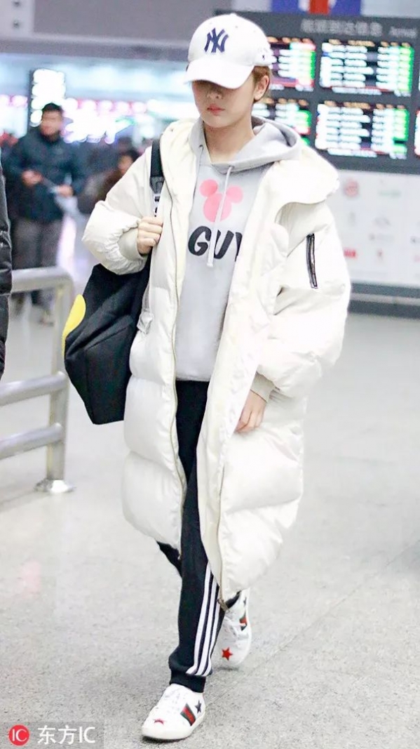 长款羽绒服搭配图片    今年整个娱乐圈都开始穿羽绒服了吗