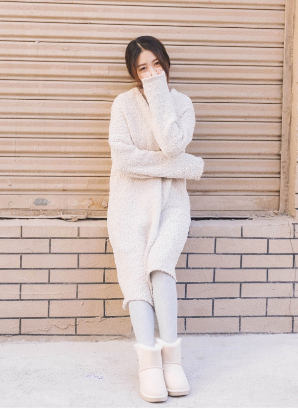雪地靴买什么颜色好看 雪地靴黑色和灰色哪个好看