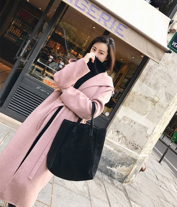 粉色外套配什么颜色的打底衫 粉色大衣内搭什么颜色