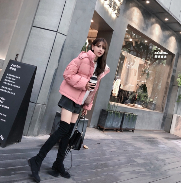 粉色羽绒服配什么鞋子 粉色羽绒服搭配什么鞋子