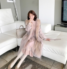 粉色裙子配什么外套 粉色连衣裙配什么外套