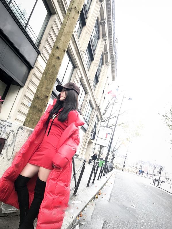 红色羽绒服搭配什么颜色毛衣 红色羽绒服配什么颜色的毛衣