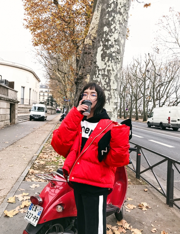 大红色羽绒服配什么颜色好看 红色羽绒服配什么颜色毛衣