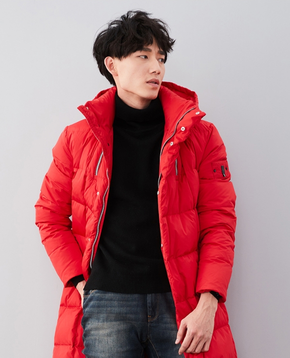 红色羽绒服男 男士红色羽绒服搭配