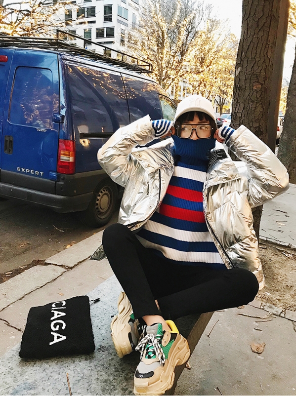 金属色羽绒服搭配 金色羽绒服搭配