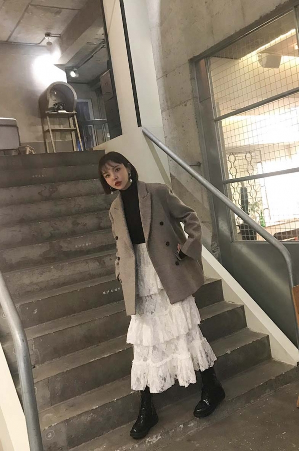 蕾丝长裙配什么上衣 蕾丝长裙搭配