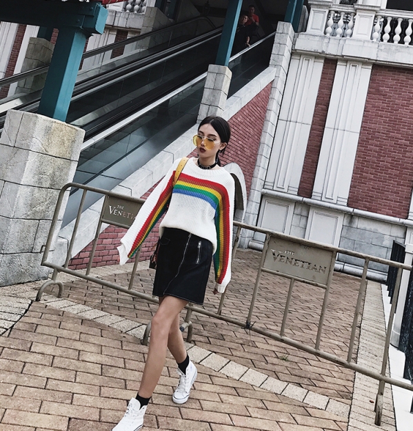 白色毛衣配什么裙子 白色毛衣搭配什么裙子