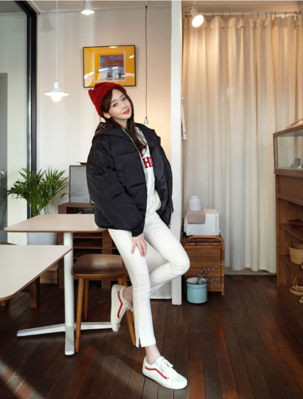 黑色面包服配什么裤子 黑色面包服怎么搭配裤子