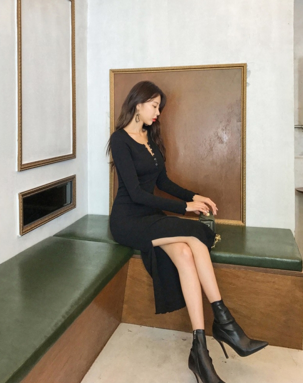黑色针织连衣裙搭配 女士黑色针织连衣裙