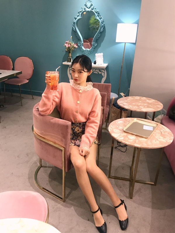 粉色针织衫搭配图片 粉色针织衫怎么搭配