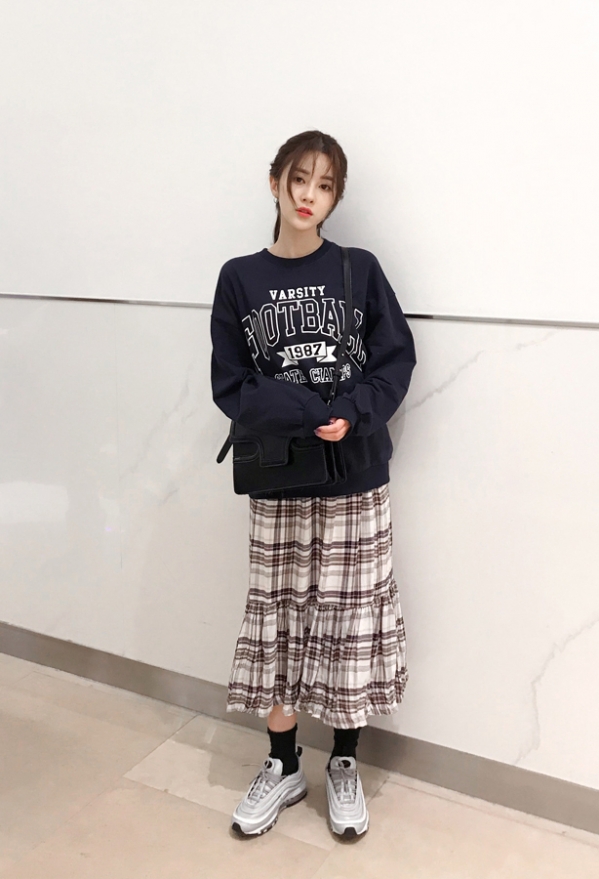 卫衣搭配什么裙子好看 女生卫衣搭配什么裙子