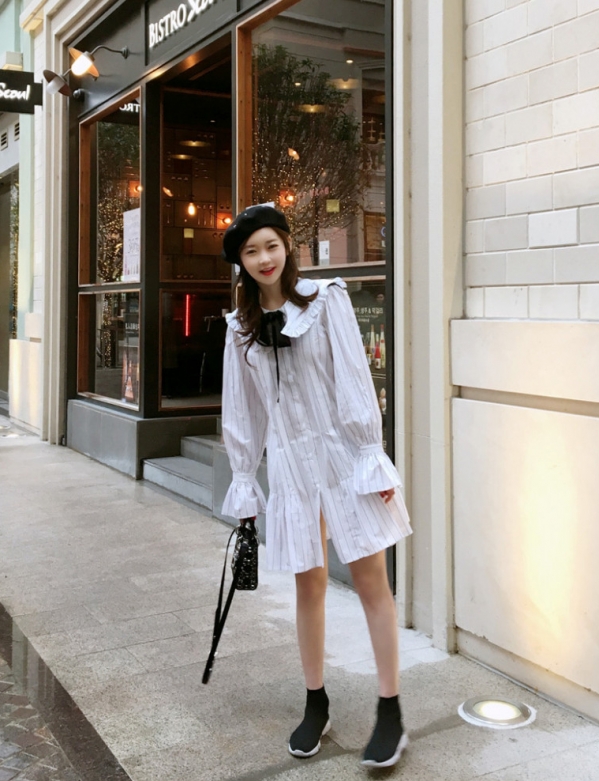 白色连衣裙配什么鞋子 白色连衣裙美女