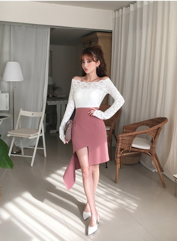 白色蕾丝上衣的搭配图 女士白色蕾丝上衣