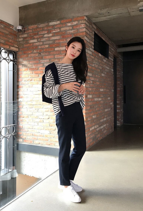 黑白横条纹上衣搭配 黑白横条纹针织衫搭配