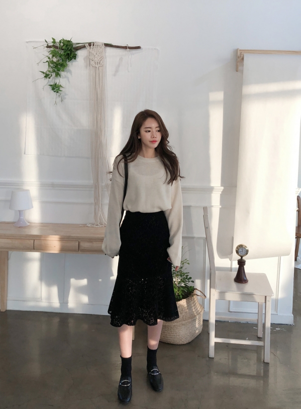 蕾丝中长款半身裙搭配 蕾丝中长裙配什么上衣