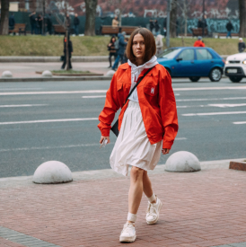 小白鞋磨脚后跟怎么办 小白鞋后面磨脚怎么办