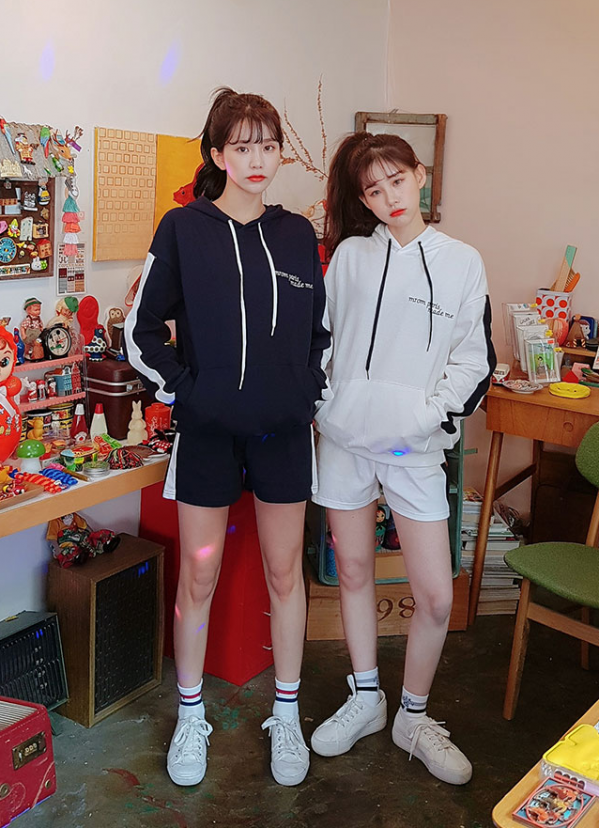小白鞋可以配黑色长袜吗 小白鞋穿什么颜色袜子