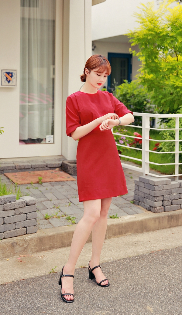 红色连衣裙搭配什么鞋子 红色连衣裙配什么鞋子好看