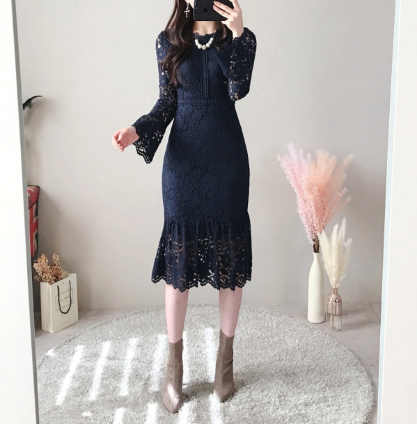 黑色蕾丝连衣裙搭配图 黑色蕾丝连衣裙怎么搭配