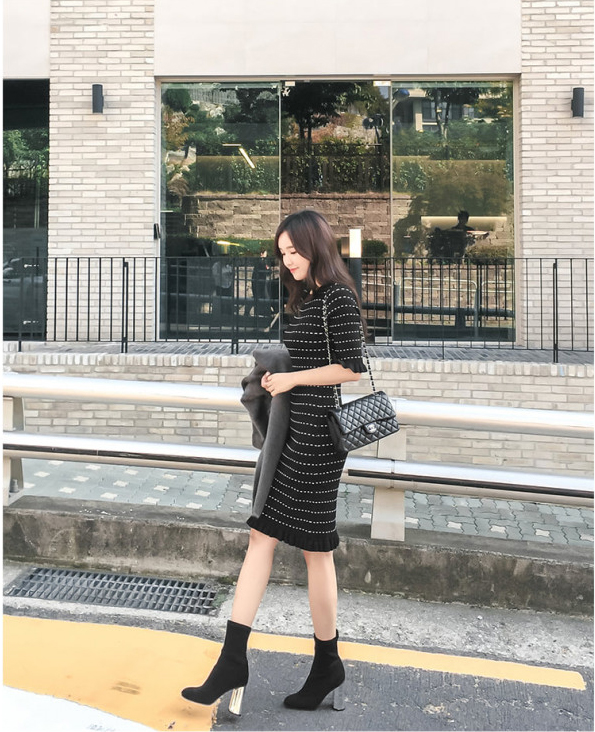 条纹连衣裙配什么鞋子 条纹连衣裙配鞋子图片