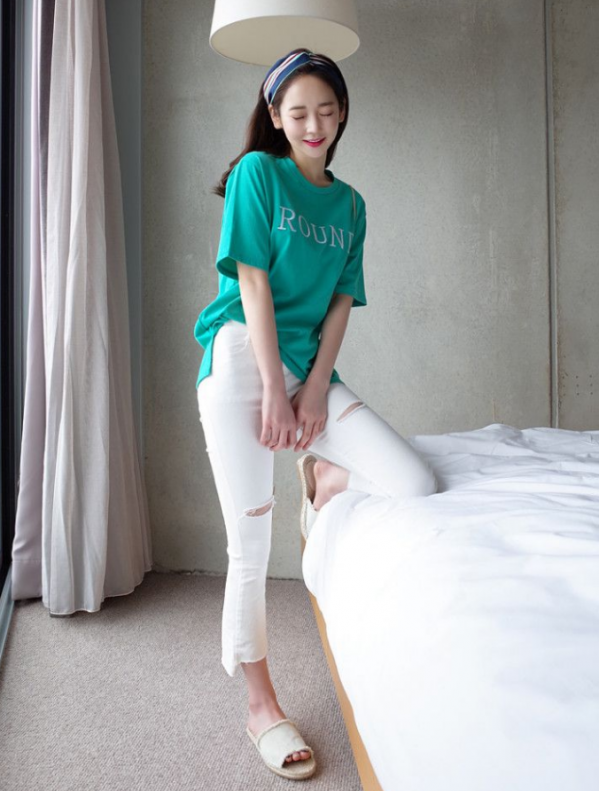 绿色短袖T恤怎么搭配 绿色短袖搭配图片女