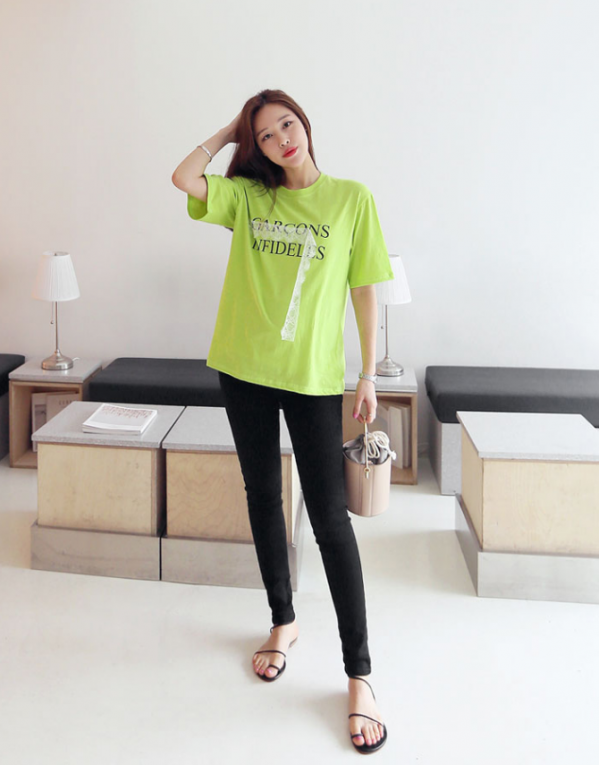 绿色短袖T恤怎么搭配 绿色短袖搭配图片女
