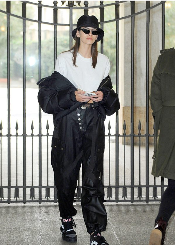 黑色渔夫帽搭配衣服 黑色渔夫帽配什么衣服