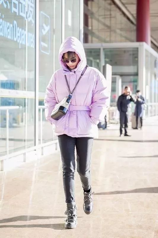 冬季羽绒服搭配图片 羽绒服这样搭裤子潮爆了