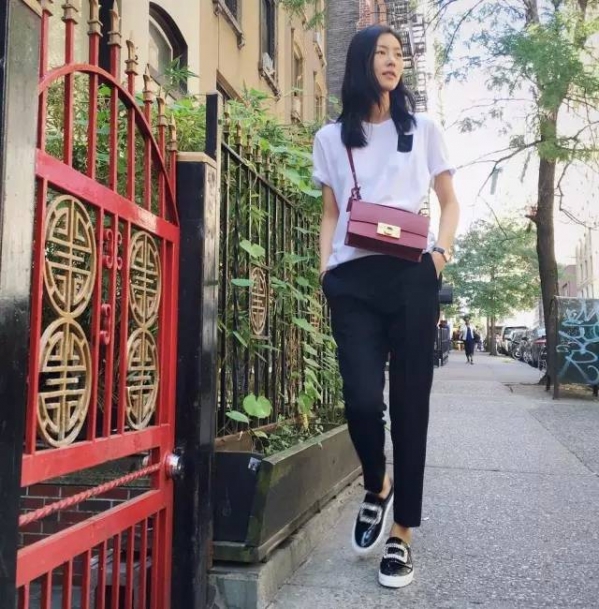 烟管裤搭配什么衣服