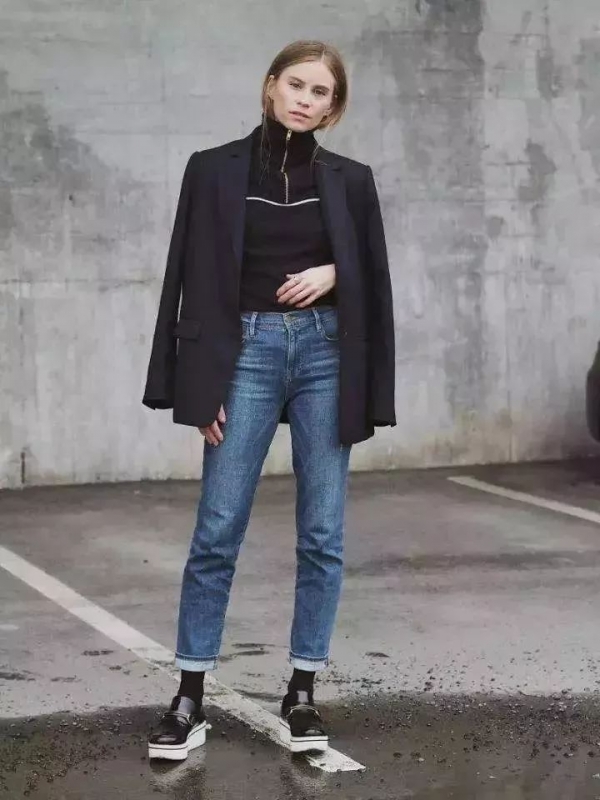 西装外套与牛仔裤搭配图片