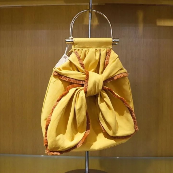 2025流行什么颜色衣服
