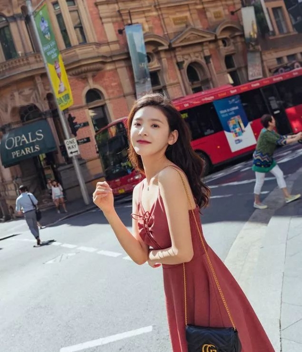 夏天适合穿什么颜色的衣服好看