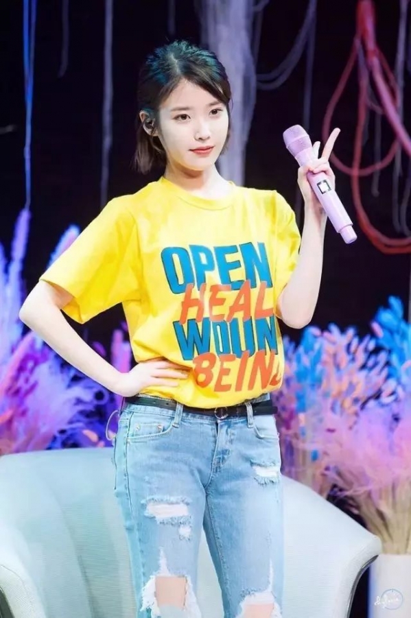 夏天穿什么颜色衣服好看