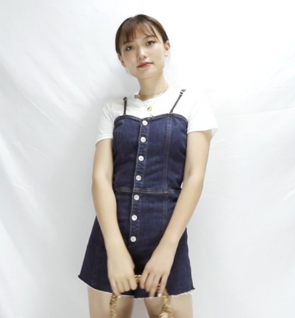 白色体恤搭配图片女