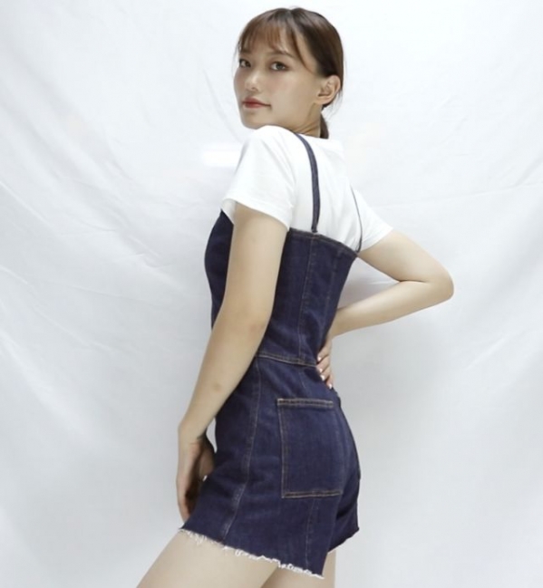 白色体恤搭配图片女