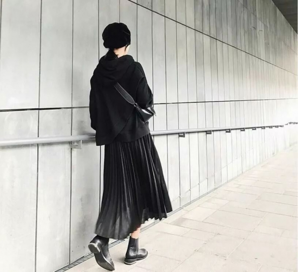 百褶裙怎样搭配最美