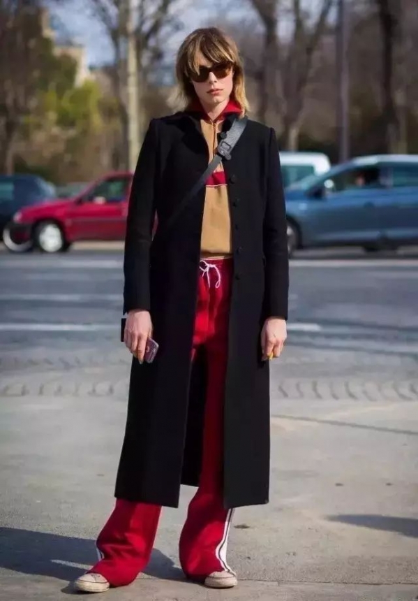 校服裤搭配什么外套 侧条纹裤怎么搭配