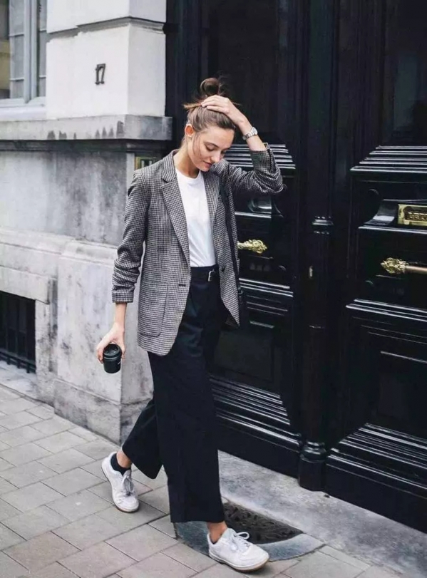 秋天穿小西装怎么搭配衣服图片