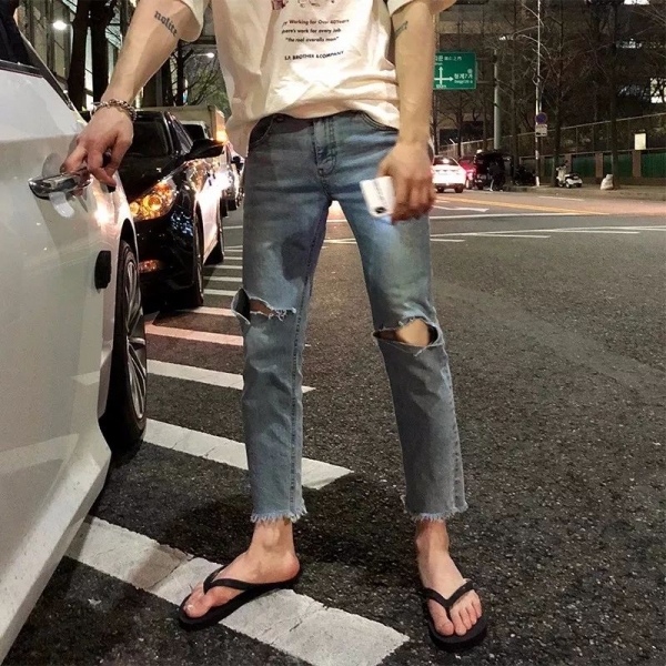 破洞牛仔裤搭配男 男生秋季牛仔裤怎么搭配
