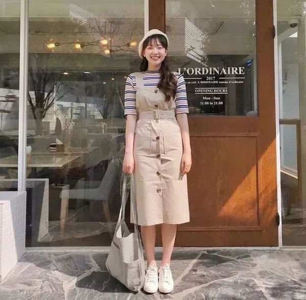 夏季穿搭女显清纯